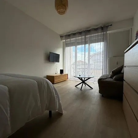 M54 Jolie Avec Balcon Appartement *